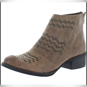 NOT RATED Kyla Western Style Ankle Boot Bootie 7.5 Taupe $60 Retail NEW